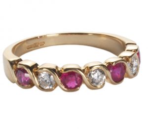 image of diamond ruby gold ring.